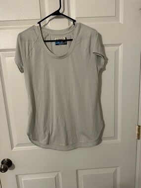 Magellan Outdoors Light Gray Scoop Neck Short Sleeve Tee